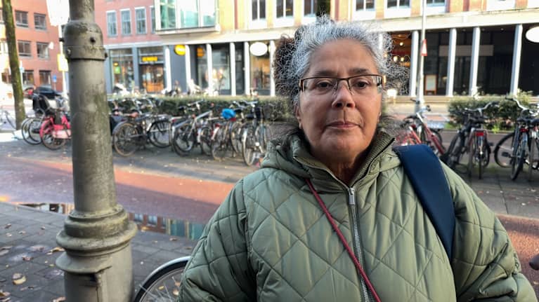 Simone på en gata i Amsterdam.