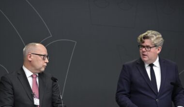 Polisstudenter ska få betald utbildning