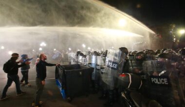Demonstranter försökte storma presidentpalatset