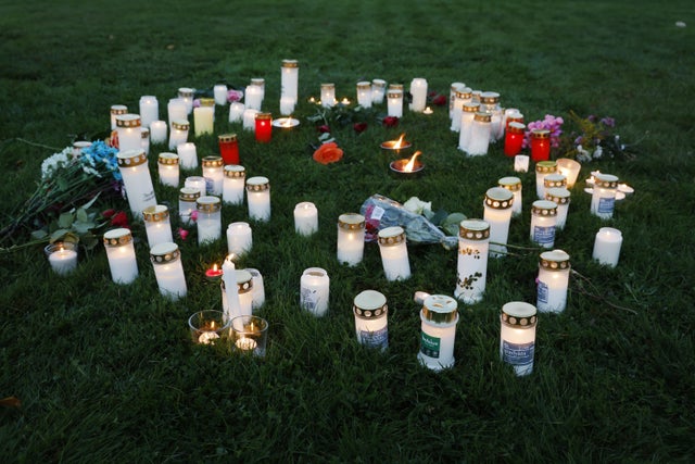 Minnesstund i Borgarparken i Hudiksvall för att hedra den kvinnliga ambulanssjukvårdare som blev dödad i tjänsten i Harmånger i Nordanstig den 20 september. Arkivbild.