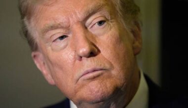 DN Direkt - Trump höjer tullar mot Kanada efter reklambråk