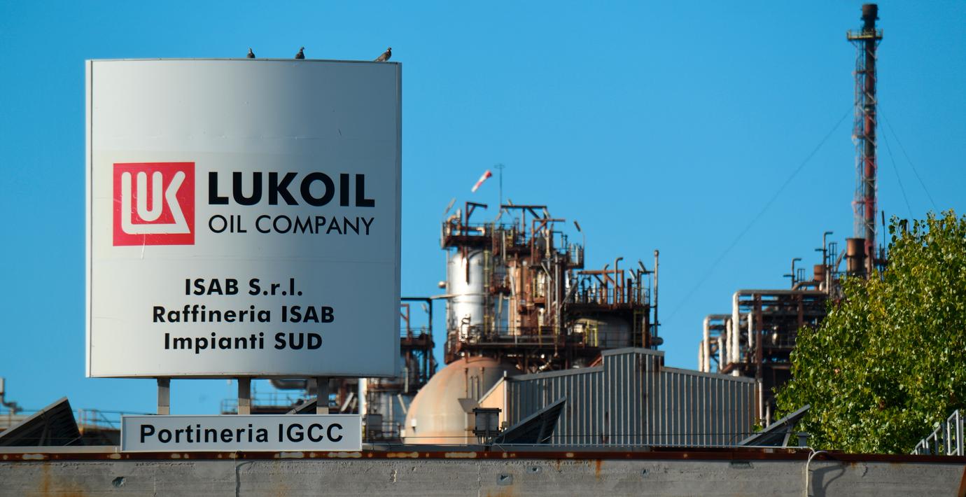 Svårare med sanktioner mot Lukoil