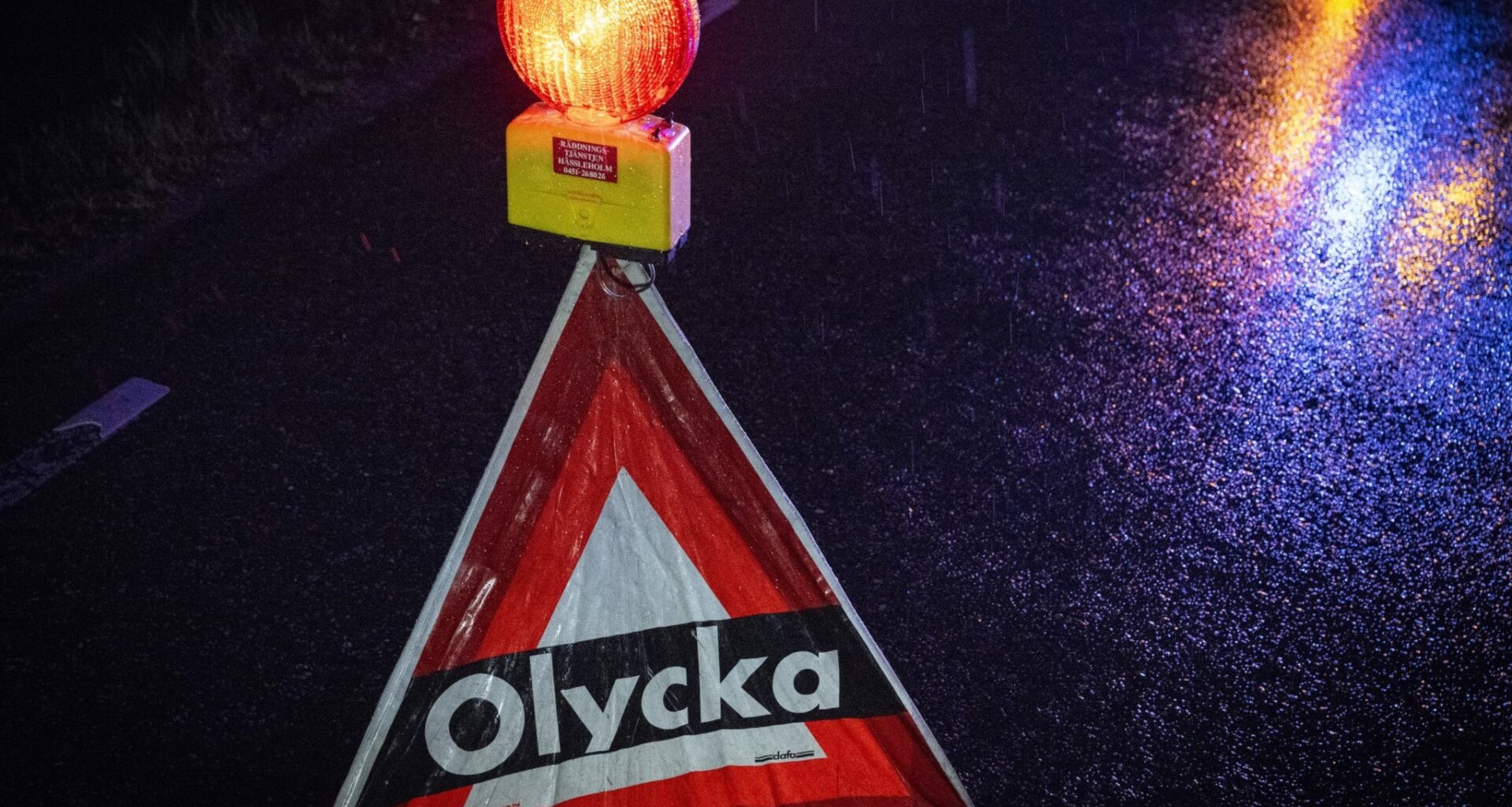 En person död efter att ha blivit påkörd av lastbil - Sveriges Radio