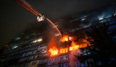 Flera skadade i attack mot Kyiv – byggnader brinner