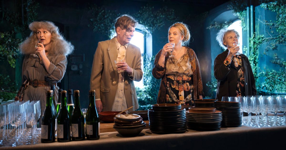 ”Hela världens recept” av Christina Ouzounidis på Teater Galeasen