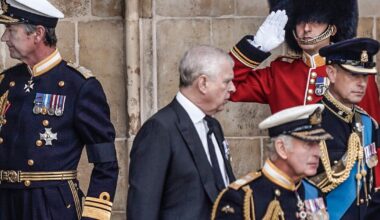 Prins Andrew avsäger sig sina kungliga titlar