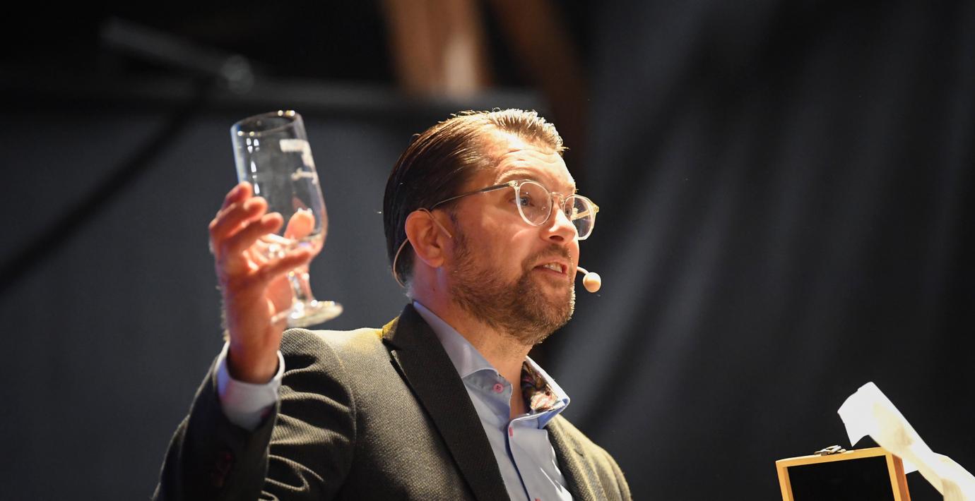 SD näst störst för sjätte månaden – drar ifrån M