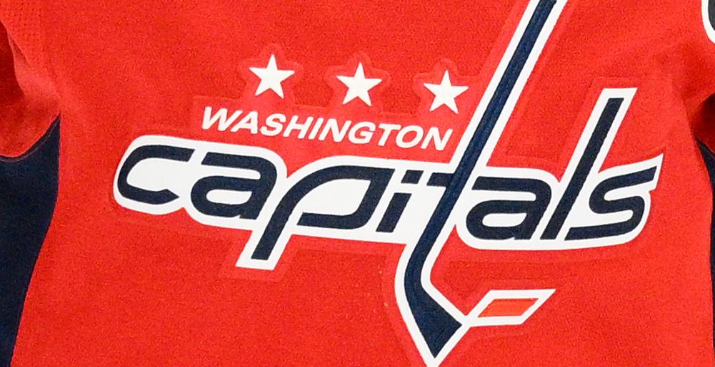 NHL-tränare får sparken uppgifter om våld i hemmet