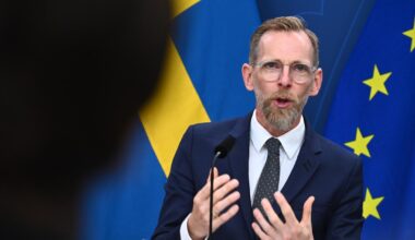 Föräldrar kan teckna skärmkontrakt med ny broschyr