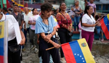 Regeringen byter telefoner och sovplatser