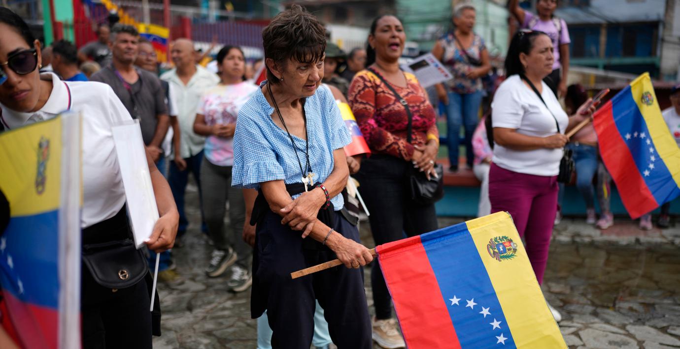 Regeringen byter telefoner och sovplatser