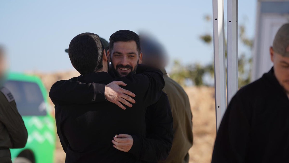 Hamas gisslan släppt – och palestinier friges – Hufvudstadsbladet