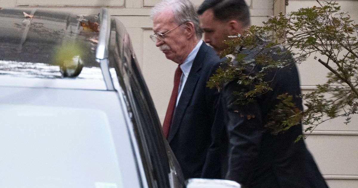 Trumps förre rådgivare väntas överlämna sig