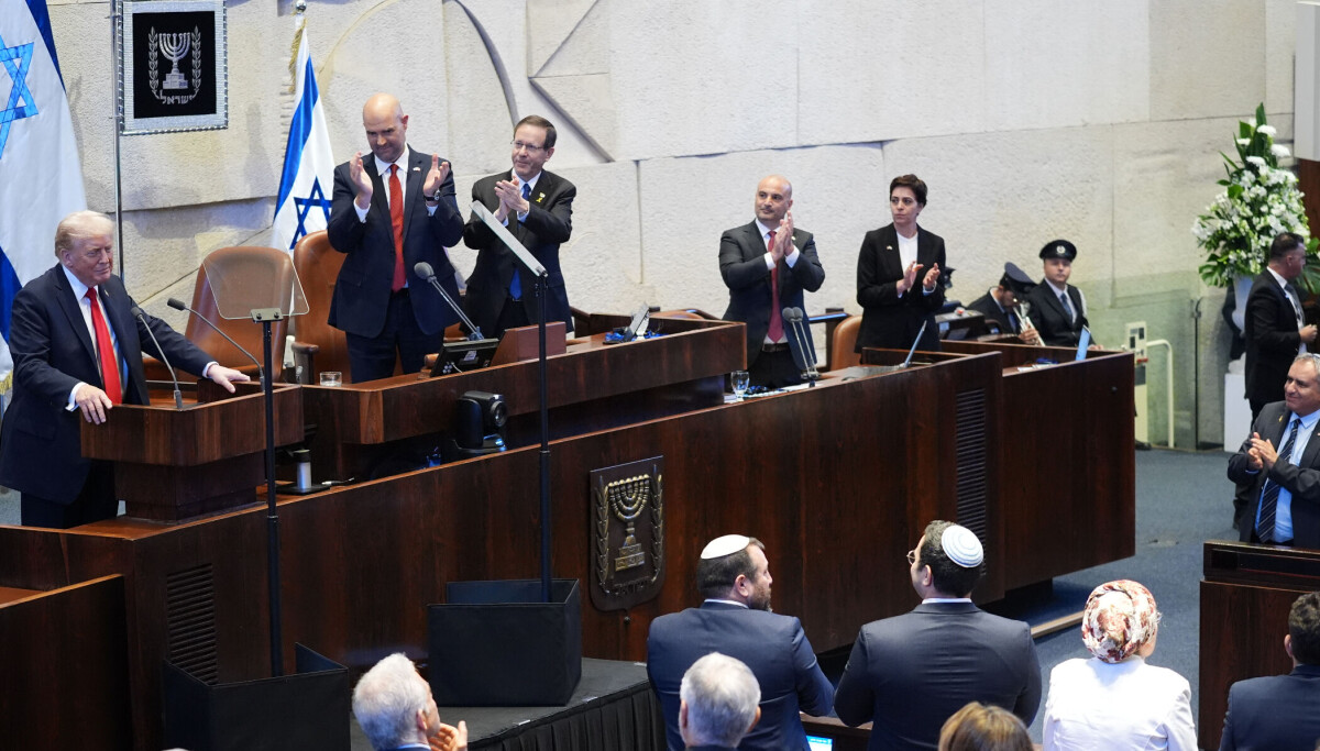 Donald Trump talade i Knesset – fick stående ovationer och lovord