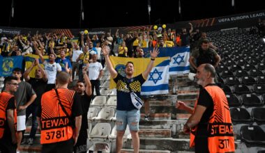 Brittisk polis portar de israeliska supportrarna