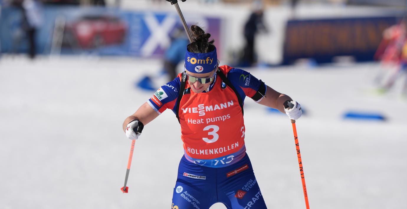 Skidskyttestjärnan Julia Simon döms för stöld