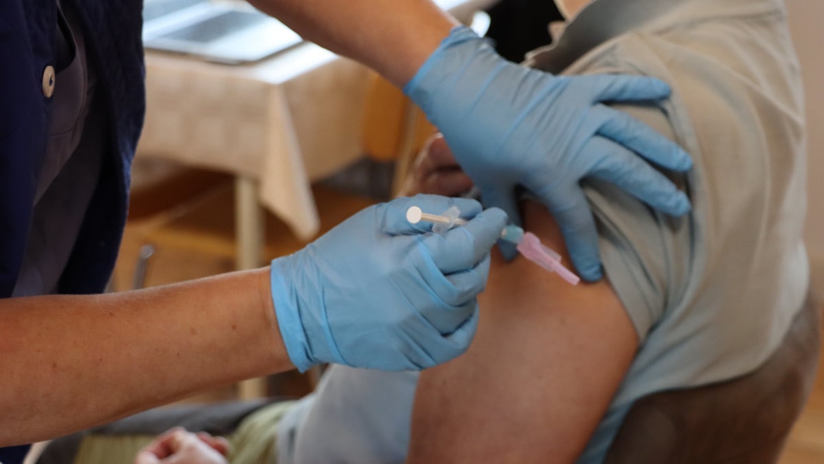 Hur ska man hinna bli vaccinerad med så lång kö – Nya Ludvika Tidning