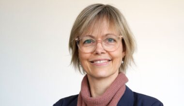 Hon är en av Nordens ledande sömnforskare och vet varför snurrande tankar håller dig vaken om natten – nu delar hon med sig av ett litet knep som kan stoppa dem