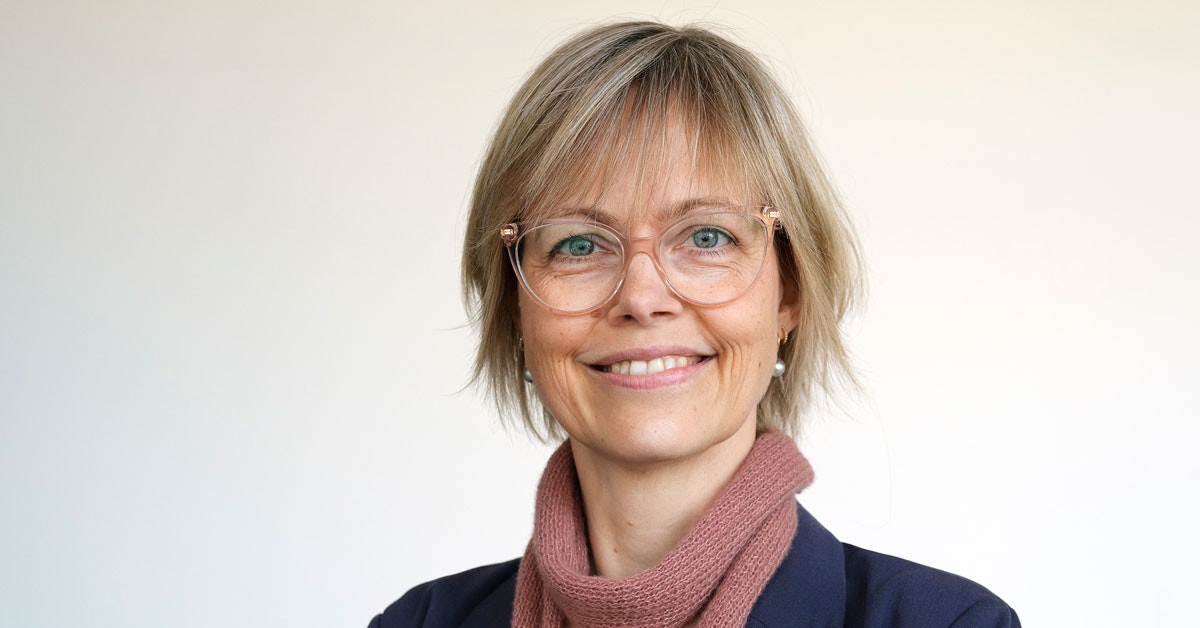 Hon är en av Nordens ledande sömnforskare och vet varför snurrande tankar håller dig vaken om natten – nu delar hon med sig av ett litet knep som kan stoppa dem