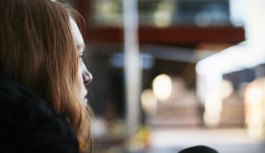 Lär dig mer om våld i nära relationer i november