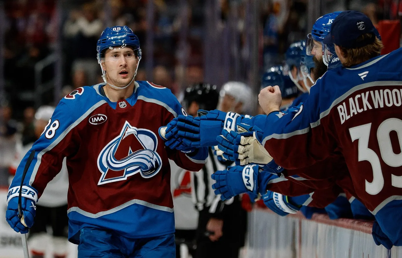 Martin Necas skriver nytt kontrakt med Colorado Avalanche