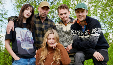 De står samlade i en grupp.