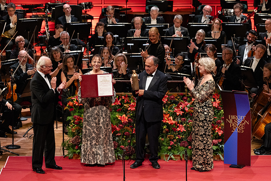 Kungen delar ut Birgit Nilsson-priset till Festival d’Aix-en-Provence.
