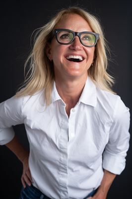 Släpp taget och bli fri: världssuccén Mel Robbins ”Let them-teorin” äntligen på svenska