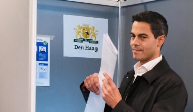 Centerpartiet D66 ser ut att bli störst i Nederländerna