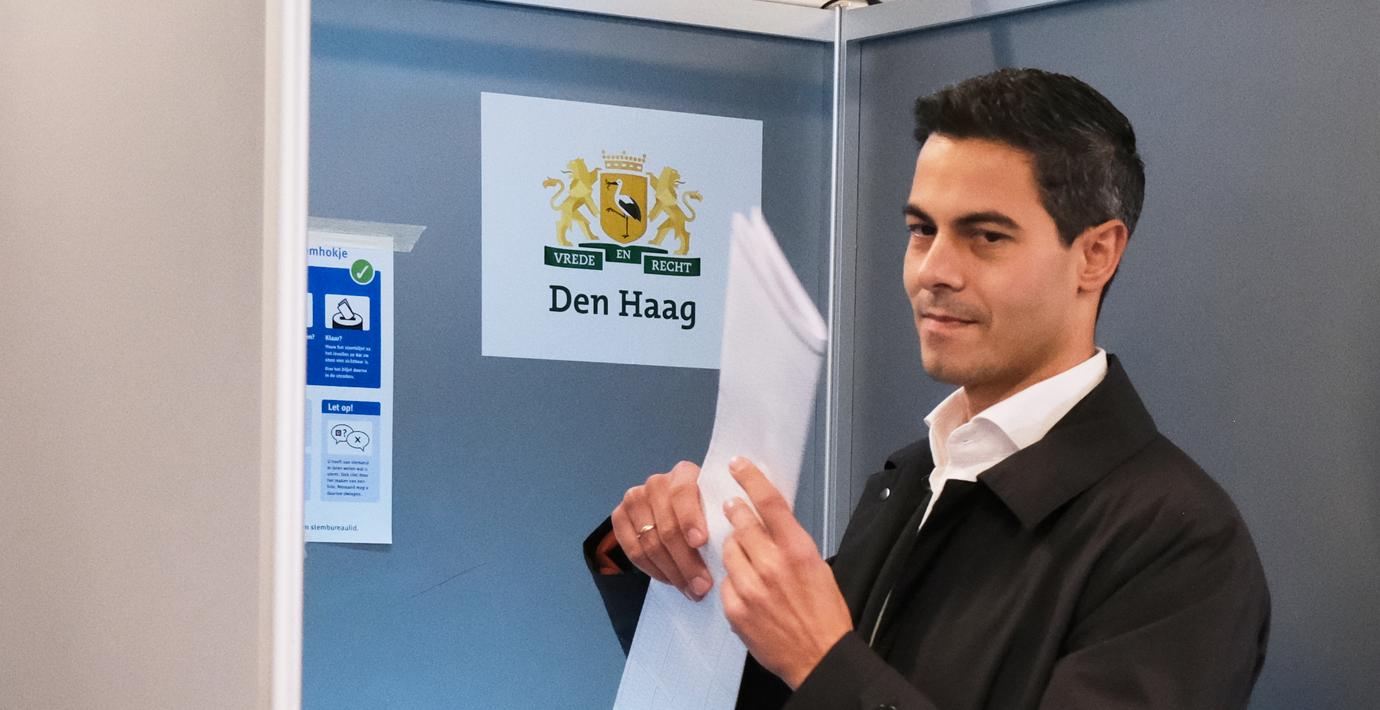 Centerpartiet D66 ser ut att bli störst i Nederländerna