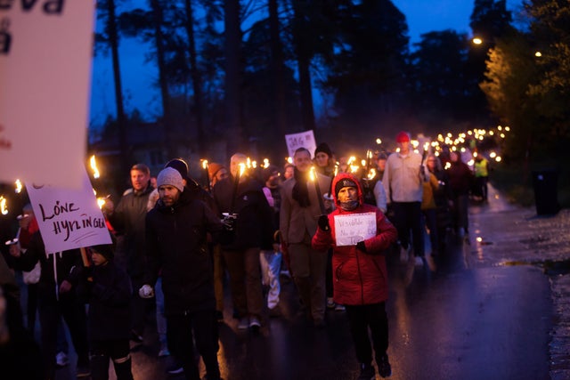 Måndagskvällens manifestation i Insjön samlade upp emot 400 deltagare.