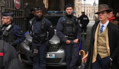 Välklädd viral fransman väcker internets fantasi