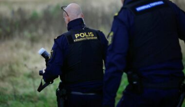 En skottskadad man påträffades i skogen nära Klippan i Skåne