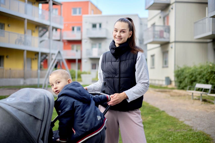 Adelina Akymchenkova hoppas att familjen snart ska lyckas hitta en bättre bostad.