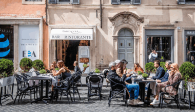 Tjuvar i Madrid stal över 1 000 stolar