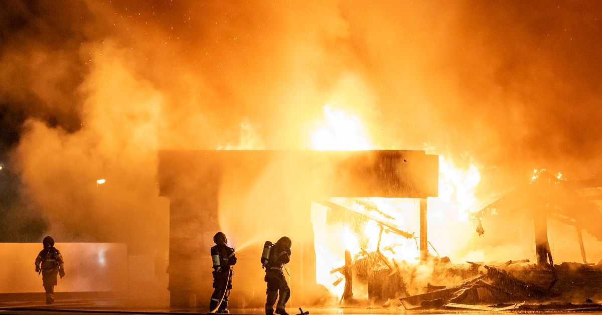 Brand i restaurang i Malmö: ”Brinner rätt bra”