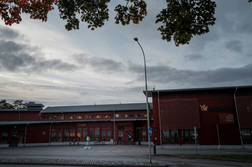 Tre personer mördades och en fjärde skadades allvarligt på grundskolan Kronan i Trollhättan den 22 oktober 2015, i det då dödligaste skolattentatet.