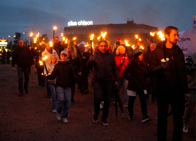 Insjöbornas protest mot Clas Ohlsons lönesänkning och utpressning mot sina anställda är en historisk händelse.