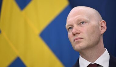 M vill sänka skatten för höginkomsttagare