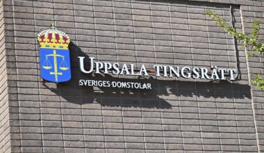 Skolanställd döms för övergrepp mot 16 flickor