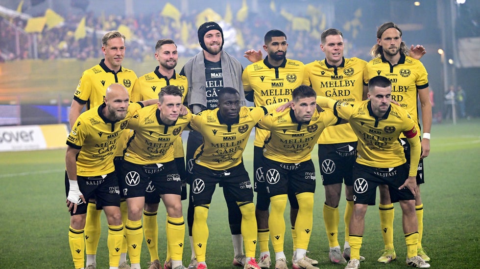 Mjällbys startelva som säkrade SM-guldet. Övre raden från vänster: Herman Johansson, Axel Norén, Noel Törnqvist, Abdullah Iqbal, Jacob Bergström, Tom Pettersson. Undre raden från vänster: Viktor Gustafson, Elliot Stroud, Abdoulie Manneh, Timo Stavitski och Jesper Gustavsson.