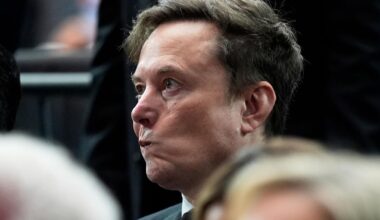 Musk förlikas med sparkade Twittertoppar