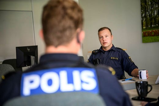 Det har gått tio år och tankarna på skolattacken i Trollhättan finns inte längre kvar i vardagen. Men den här tiden på året blir som en påminnelse, säger Hans Skjerven. ”Eller om det sker andra skolattacker. Då funderar man kring vad som hände och hur, och blir även påmind om det som hände här”.