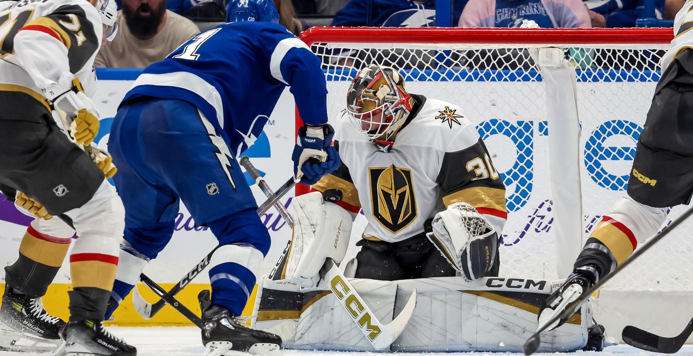 Svenske målvakten hyllas efter debuten i NHL