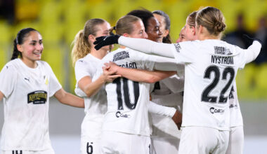 251016 Faith Chinzimu från Häcken firar med lagkamrater efter 1-3 under UEFA Women