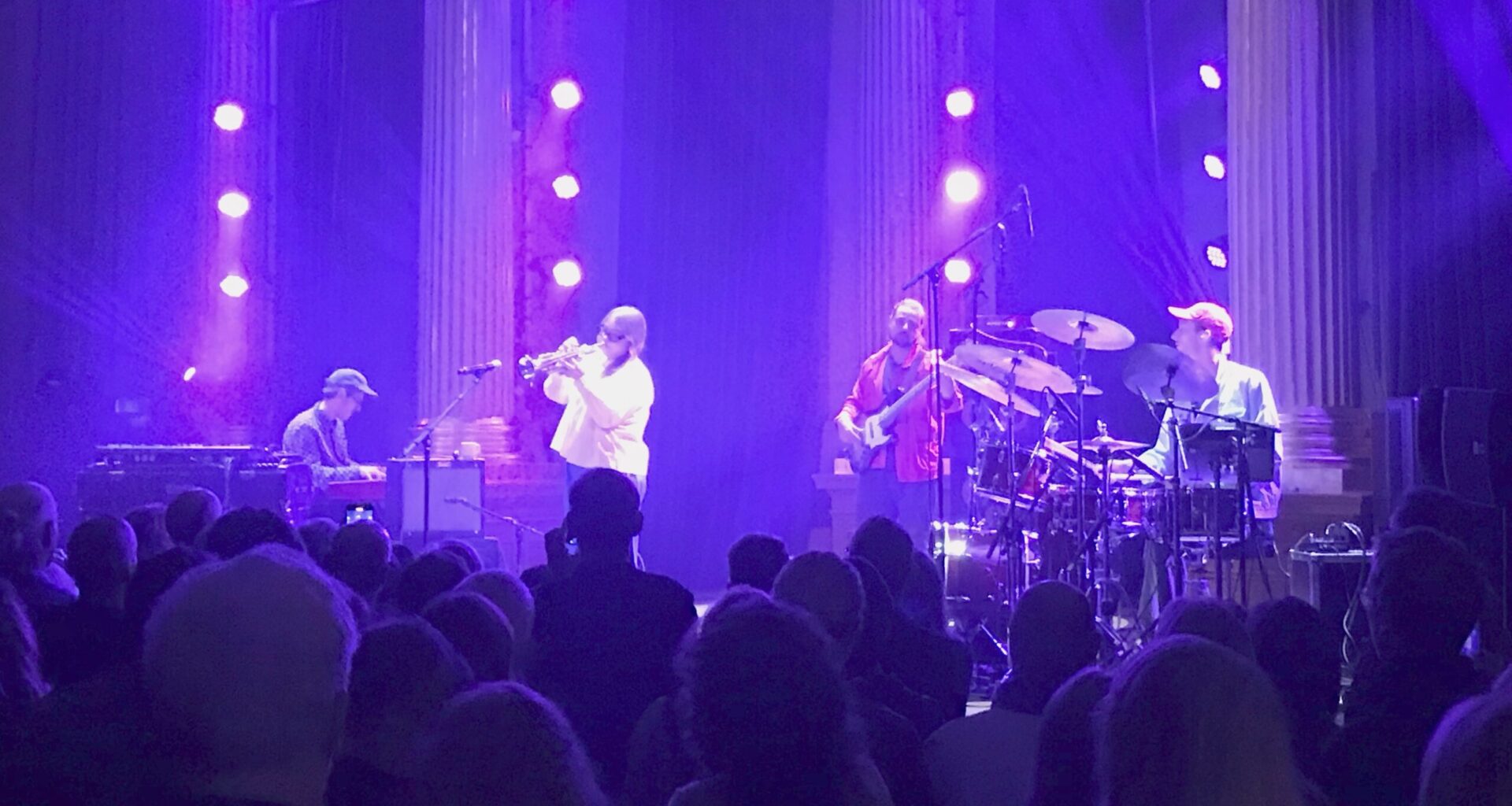 Blytung brittisk rock sista kvällen på jazzfestivalen – Lira