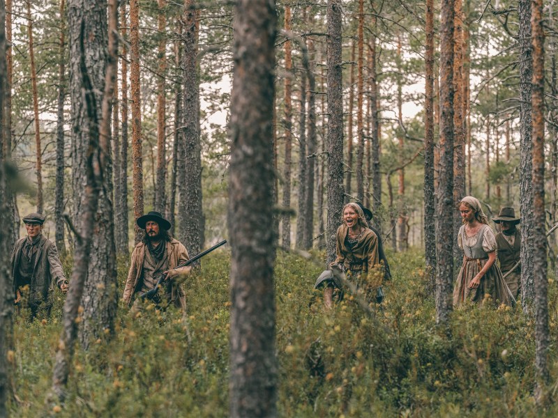 Personer som går i skogen, scen från tv-serien koka björn.