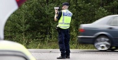 Bilist körde för fort på 30-sträcka – förlorade körkortet - NSD