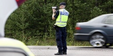 Bilist körde för fort på 30-sträcka – förlorade körkortet - NSD