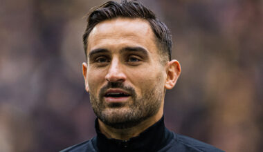 250406 AIKs Sotirios Papagiannopoulos inför fotbollsmatchen i Allsvenskan mellan AIK och IFK Norrköping den 6 april 2025 i Stockholm.